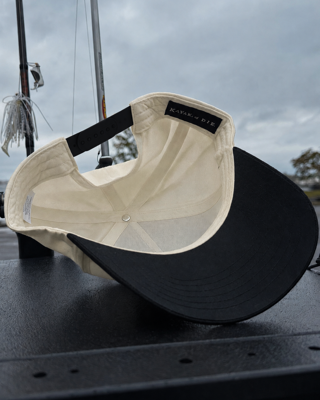 KAYAK FISHING NATURAL/BLACK HAT